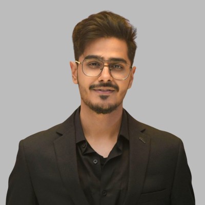 عضو الفريق - أحمد أختر